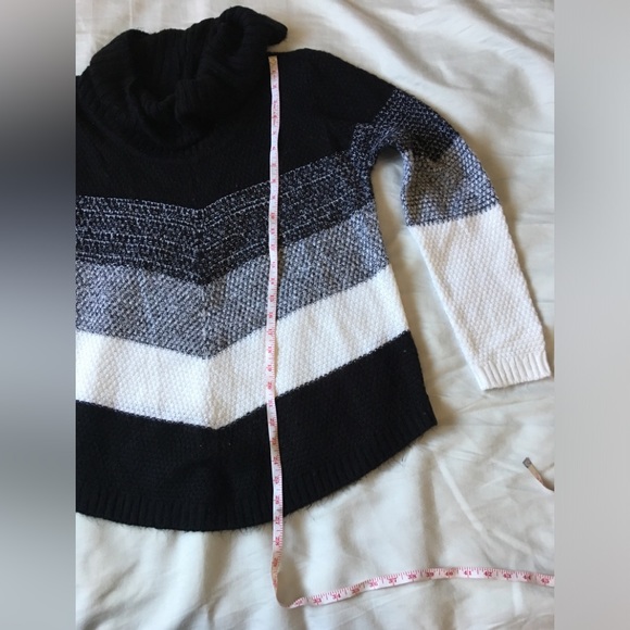 Cowl-neck sweater - Picture 4 of 8